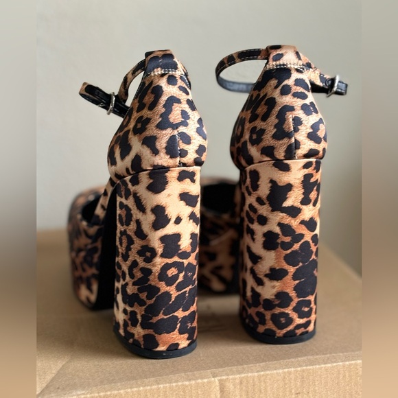 Steve Madden Leopard Satin TAMY block heels -New in box - Picture 3 of 7